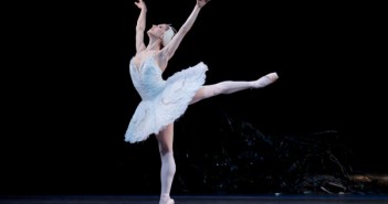 Swan Lake. Photography by Alice Pennefather, courtesy of ROH
